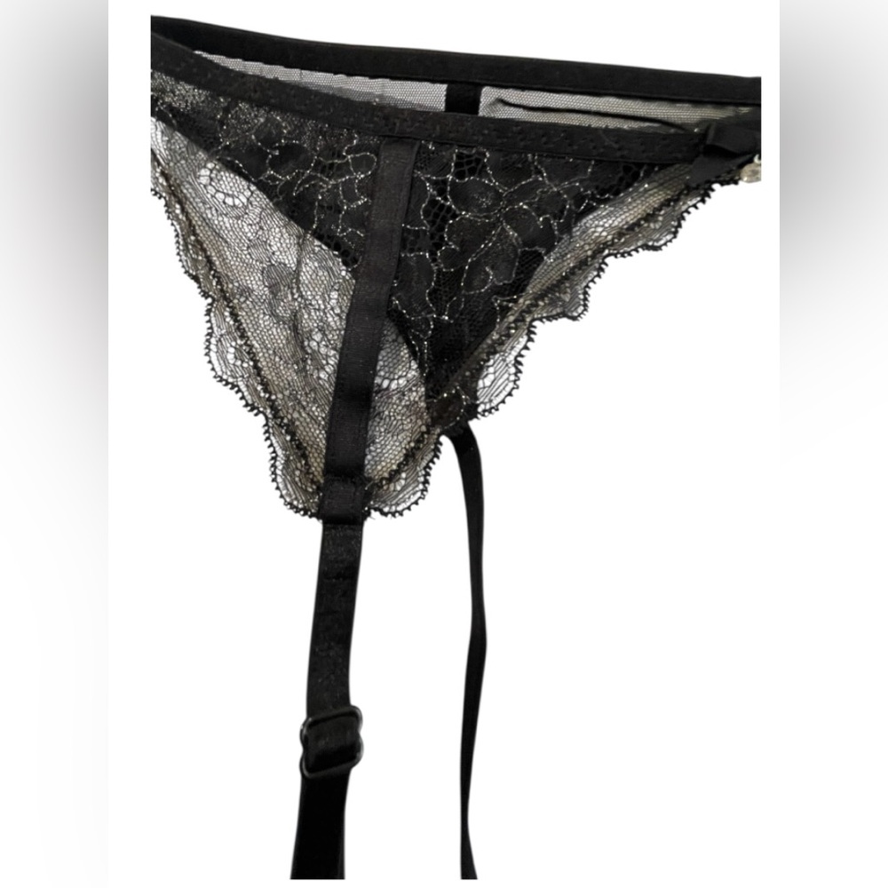 Black Lace Garter Belt with Adjustable Straps - Picture 3 of 12